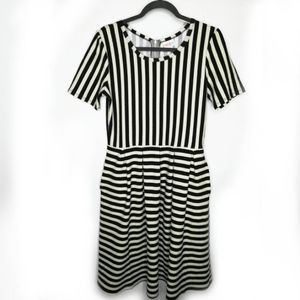 LuLaRoe Amelia dress with Pockets Black Cream L